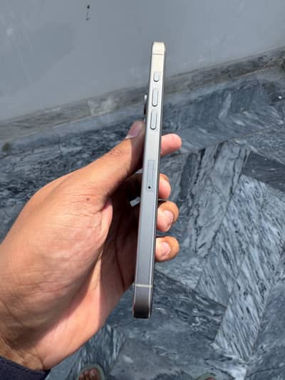 Physically dual sim 1 sim time available 256 gb