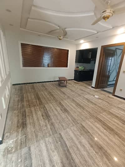 triple story G15 1 corner House Spanish