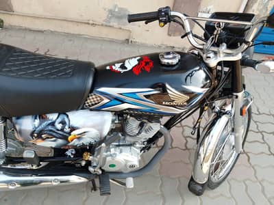 Honda CG 125 | Model 2025 | 8900 KM | Bike Only Call 0300 - 4196890