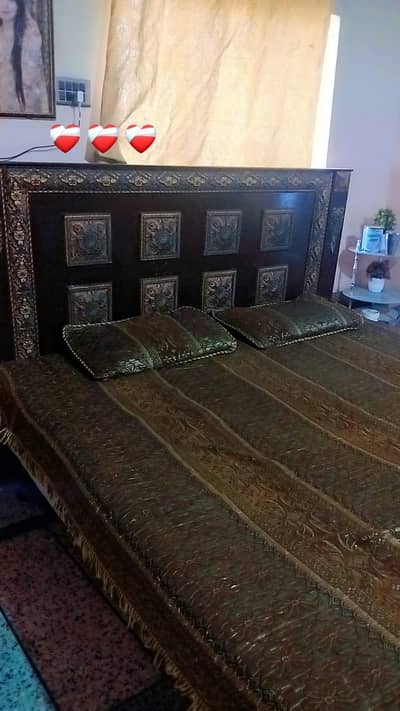 bed with 2 side table and dressing