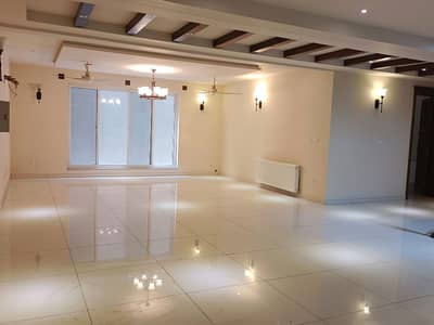 F7 500 Syd Beautiful Build House Margalla Facing CDA Transfer 5bed Drawing and Dining TV Lounge Kitchen with Servant Quarter Near to Markaz and Main Road