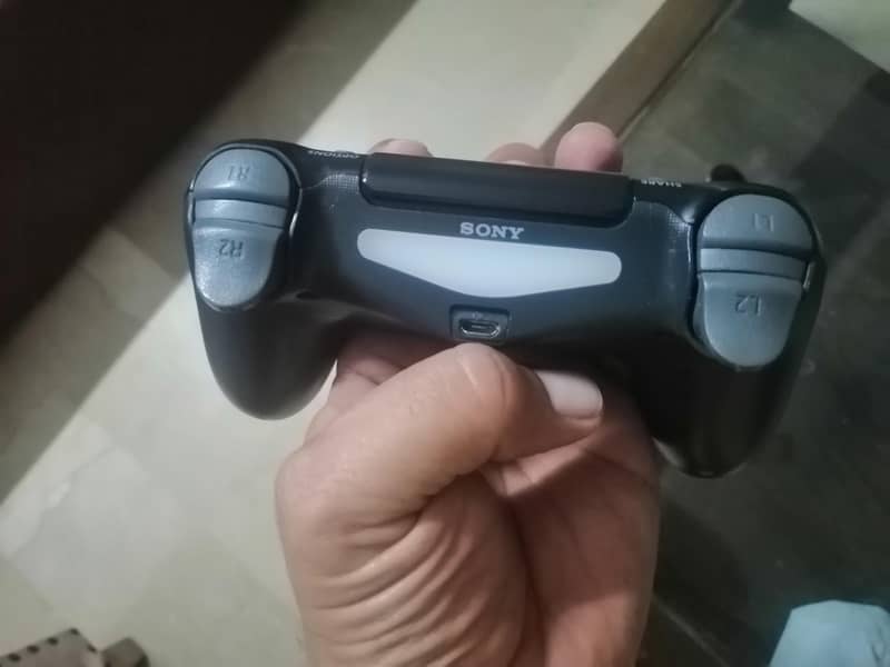 Sony PS4 controller 4