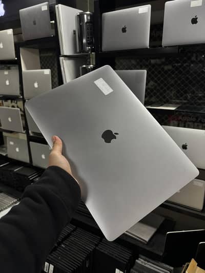 Apple MacBook Pro 2019 15″ intel i9 16GB RAM | 512GB SSD | 4GB GPU