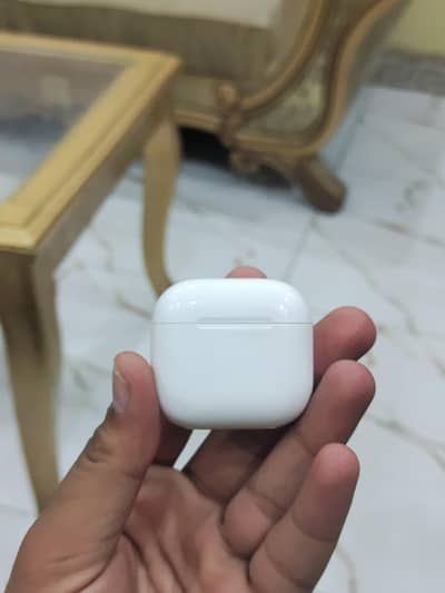 Apple 4 charging case