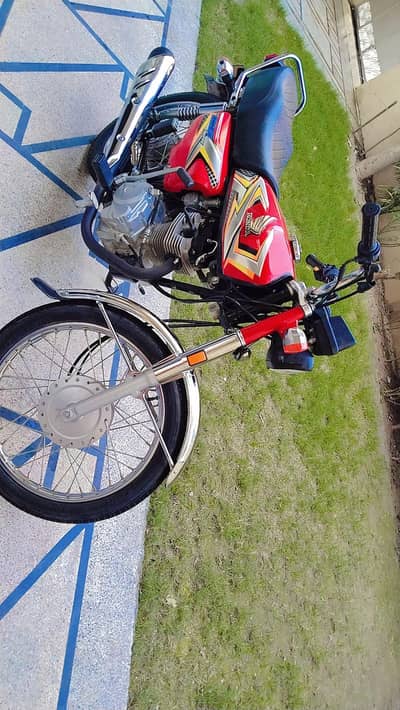 Honda 125 Red colour