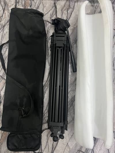 Tripod for sale Professional heavy duty tripod