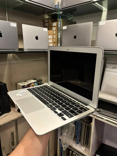 Apple MacBook Air 2015 | 11″ | Intel i5 | 4GB RAM | 128GB SSD