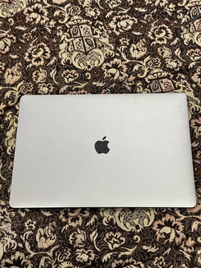 MacBook Pro 2019 pro 16 inch 16/512gb