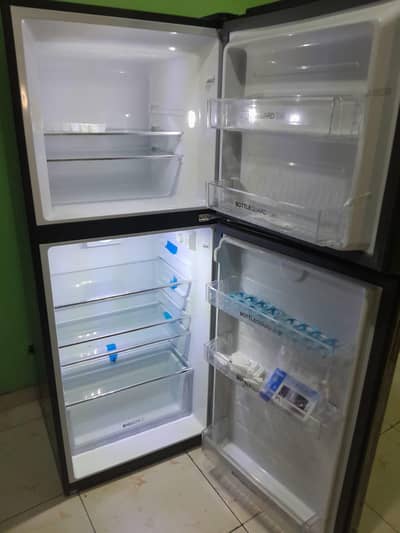Medium Size Refrigerator for Sale!