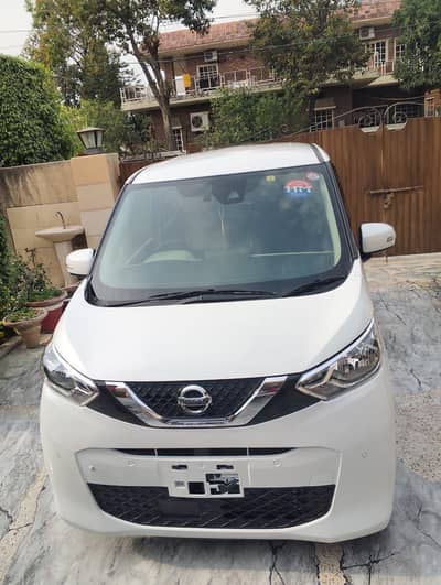 Nissan Days X White color mint condition fresh import car