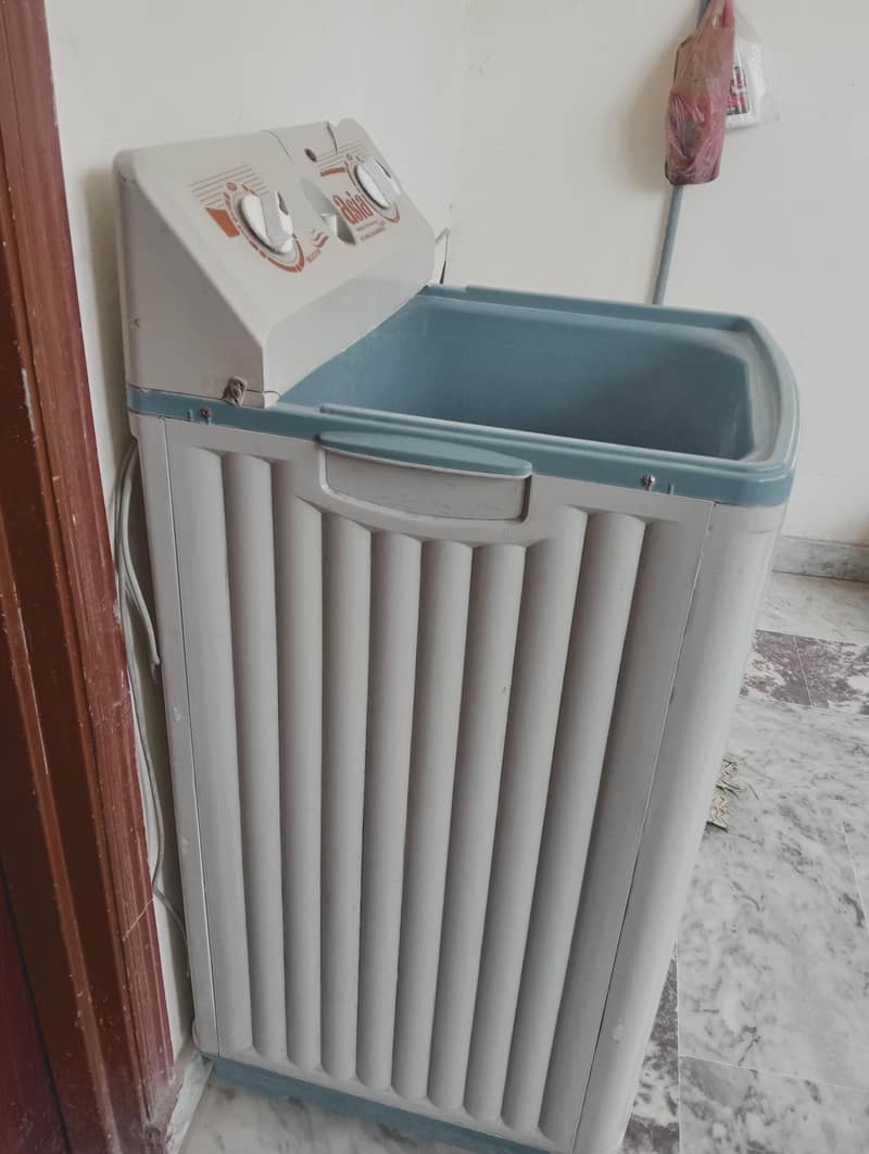 کپڑے دھونے والی مشین 1