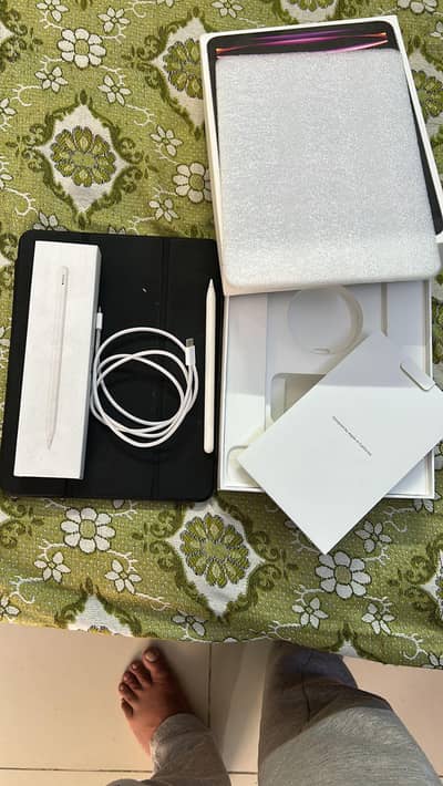 Apple iPad Pro M2 With Apple pencil