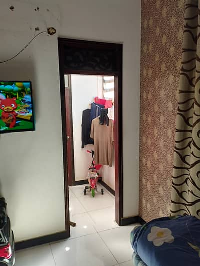 West open flat for sale at prime location from owner