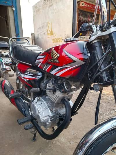 Honda CG 125 /Urgent for sale / Model 2020/ total Genuin