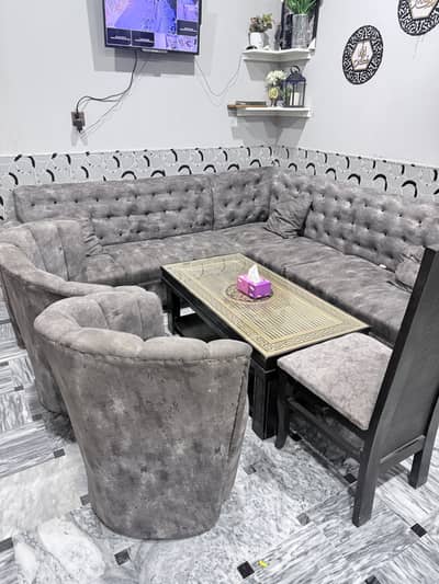 Sofa set with 2 single chairs