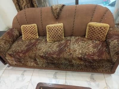 This condition is almost new but I like this sofa  03247620609
