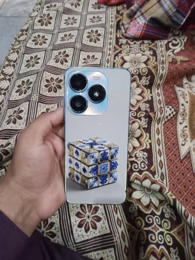 villaon v30rs 4+2gb 128gb totally original condition 10 by 8