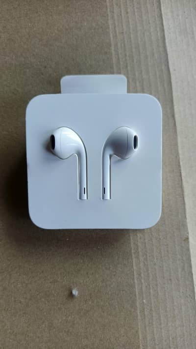 iphone handfree Type C original 100% written I'd copy gurrenty given