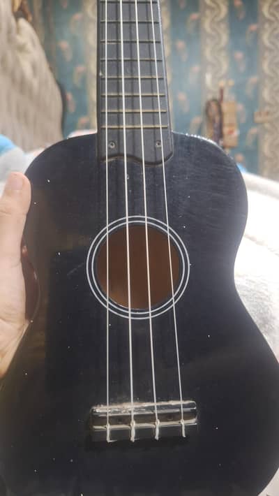 new 5 month used guitar 40percent off