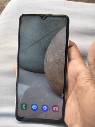 Samsung a12 4/128 All OK h pta approved h srf panel side utha hua h