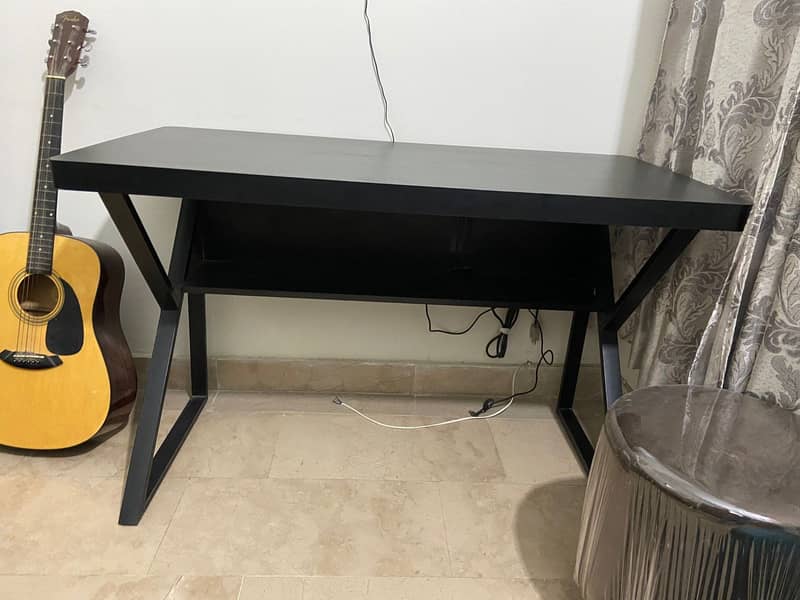 Table (workstation) 1