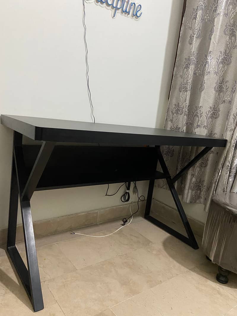 Table (workstation) 2