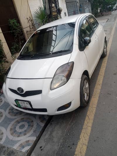 Vitz 2009/2013 (RS. 23,85000)