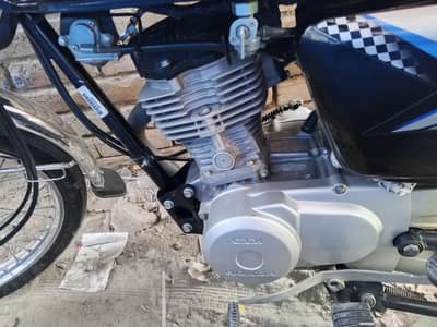 Honda 125 color black model 25