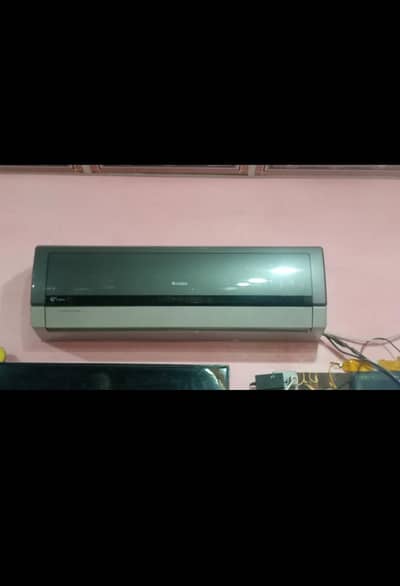 Gree AC inverter black color