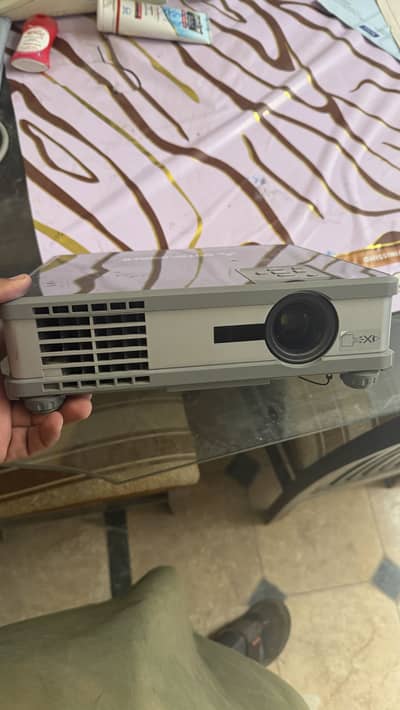 mitisubishi projector for sale good resulation 10/10