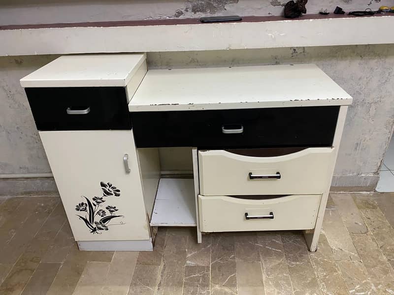 dressing table 0