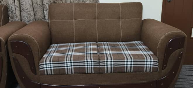 SEVEN SEATER COMPLETE SOFA SET WITH CENTRE TABLE