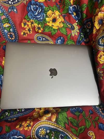 MacBook pro 2017 space grey 32/512 for sale