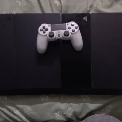 2 playstation 4's with board issue ( good visual condition)
