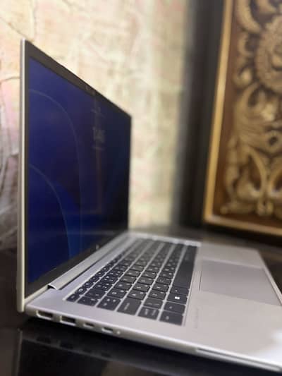 HP Elit book 12 generation i5