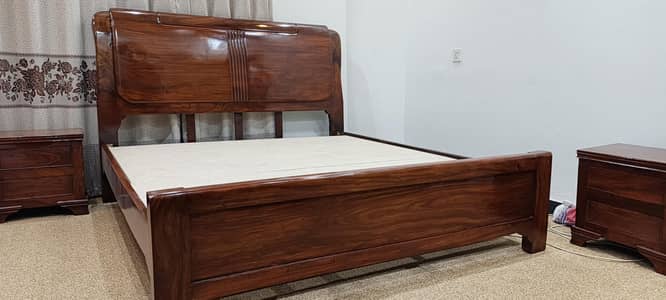 seesham Pure wood bed set new Not used totally wooden hai