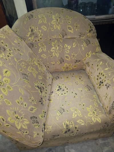 1 2 3 sofa set for sale. . . in gd condition and reasonable price