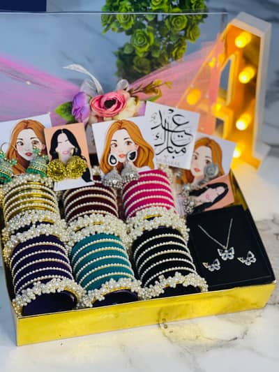 All gifts basket gift boxes buky customised are available