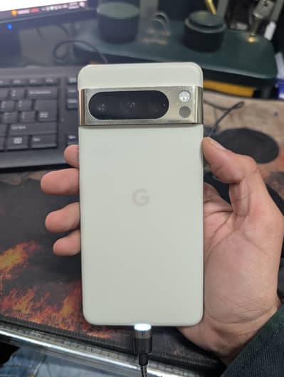 Google pixel 8 pro minor dot read description
