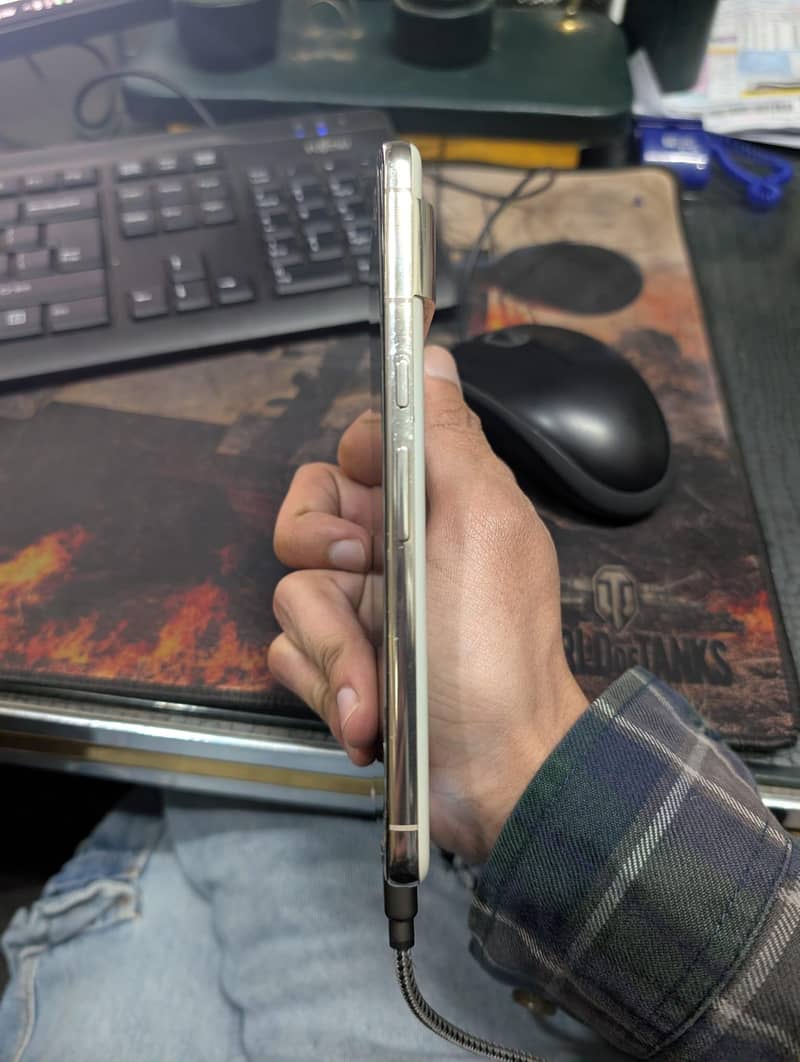 Google pixel 8 pro minor dot read description 1