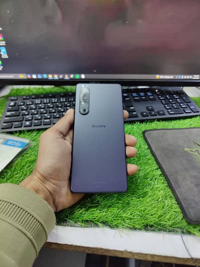 sony expiriya 1 mark 3 12/256 4month sim time low tax 6k