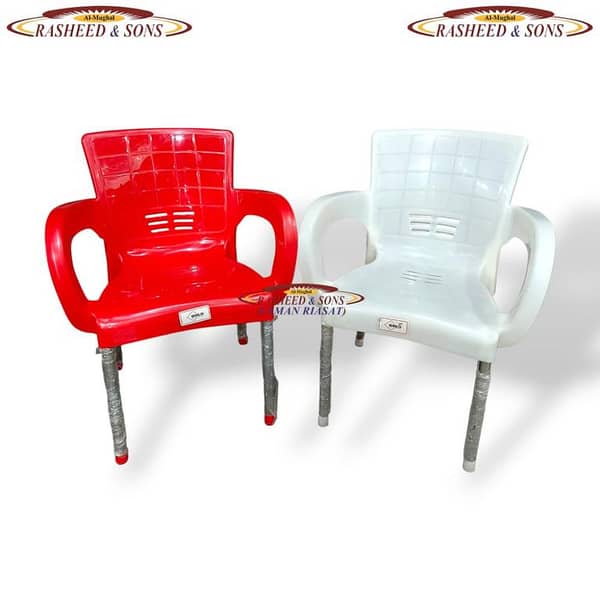 Relaxo Chair: Pure Plastic Lounge Chair for Indoor and Outdoor Use
