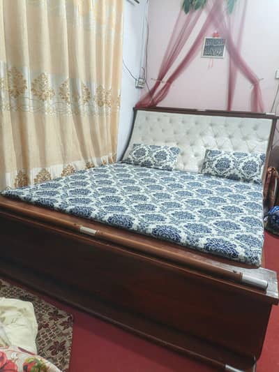 King size bed in very good condition Peshwar