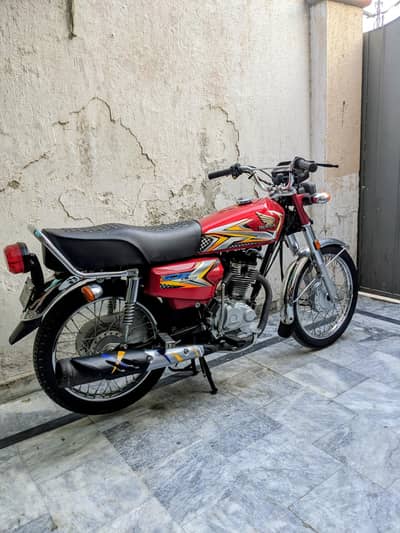 HONDA CG 125 model 2025 best condition bike in Lahore
