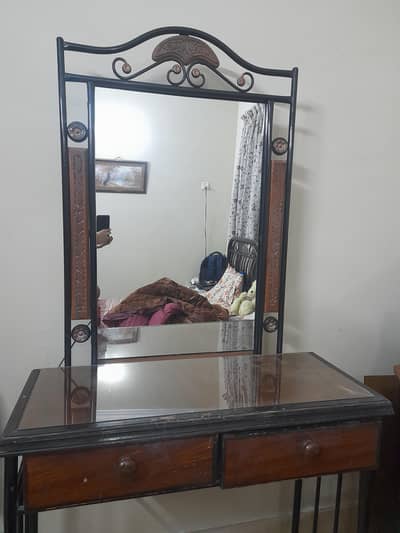 Iron dressing table