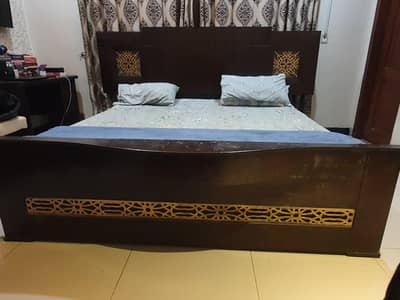 Huge double size bed for sale