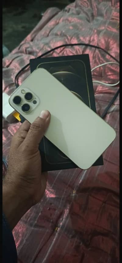 12pro max 128gb pta aproved only panl msg baki total orignal totl ok