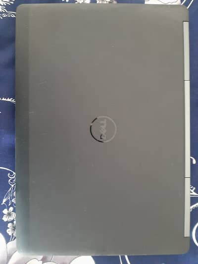 Dell Precision 7520 i7 7th  4 GB dedicated GPU Nvidia Quadro M2200