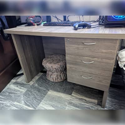 Sturdy Computer Table with 3 Drawers – Perfect for Home or Office!