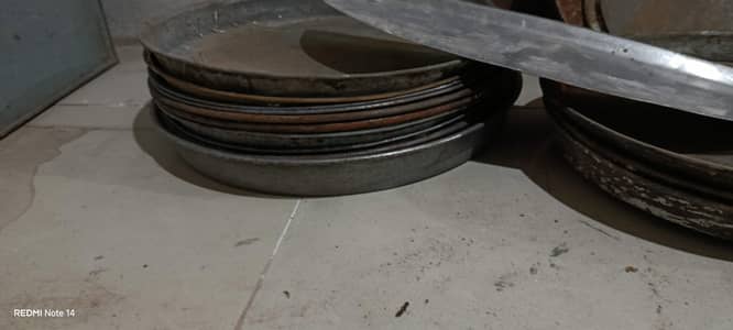 Pizza pans 14 and 13 inchces with commerical pizza cutter